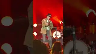 video showing what caused Perry Farrell to attack  Dave Navarro at Jane's Addiction show 9/13/24