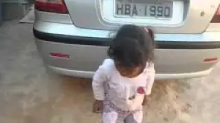 GIULIA DANÇANDO ( ELA SAI DE SAIA E DE BICICLETINHA)