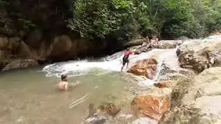 seru mandi di sungai