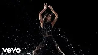 Céline Dion - Behind-the-scenes of the Courage album photoshoot: The Water Scene