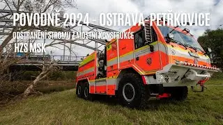 Povodně 2024 - vyprošťovací Tatra odstraňovala zaklíněný strom z mostu, Ostrava-Petřkovice 1.10.2024