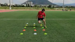 How To Dribble Multiple Defenders | Dribbling Out Of Tight Spaces Tutorial