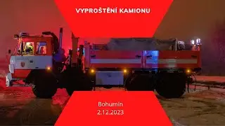 Hasiči pomocí vyprošťovací Tatry 8x8 VVN vytáhli kamion na dálnici u Bohumína, 2.12.2023