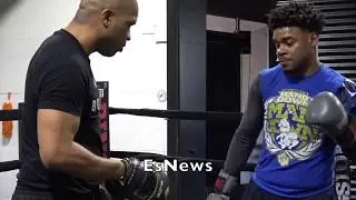 Errol Spence Back In Gym Hitting Heavy Bag & Mitts With Coach Derrick James EsNews Boxing