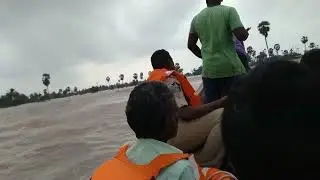Nellore Jilla indukurupeta mandalam mudivarthi palam గ్రామ వాసులు పడవలో పొలాలపై ప్రయాణిస్తున్న video
