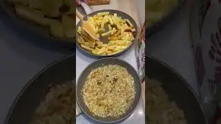 Очень простое и вкусное блюдо жареная картошечка с соленьями! 