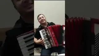 Приятно слушать красивую песню …..