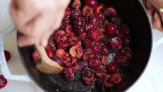 Saftige Kirschscones mit Kirschmarmelade