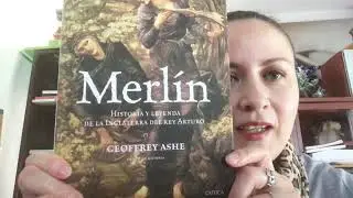 “Merlín: historia y leyenda de la Inglaterra del Rey Arturo” de Geoffrey Ashe, editorial Crítica.
