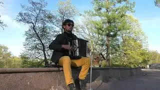 Артур Гайнанов, гармонь и Александровский парк