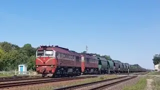 Diesel locomotive 2M62M-0568 with a freight train