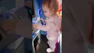 Ева летит в космос 🔥😎💕🤪😀😘 #tiktok #блогер #мама #семья #бебибон #дети