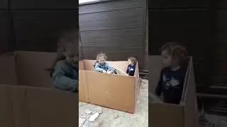 Зачем игрушки если есть коробка)))