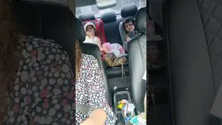 я влюбилась в крокодила) Поет девочка в два годика