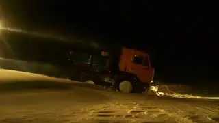 севера камчатки.пурга.машина танк