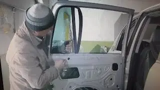 Как разобрать задние двери Опель Зафиры . Ч - 2 .