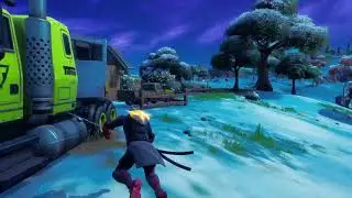 Spiderman swings from web in fortnite 😳😳😳