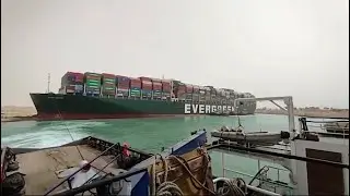 Гигантское судно село на мель и перекрыло Суэцкий канал
