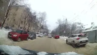 Много снега и машин...