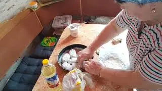 Готовлю котлеты с вермишелью.Дети снегу рады ,больше всех.