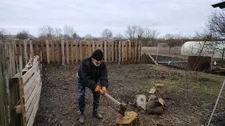 Замерзаем. Дров нет, а до весны ещё далековато.