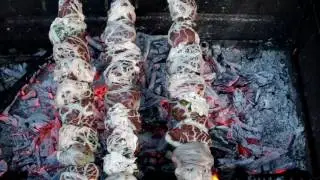 Шашлык с телячьей печенки в свиной сетке