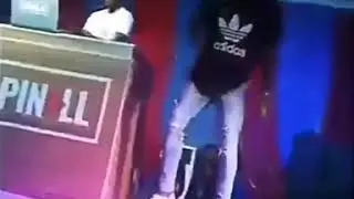 Упал со сцены