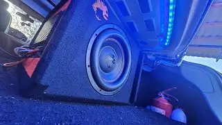 Активный сабвуфер DL Audio Piranha 12A V.2 с огромным ходом прокачивает Ford Focus 3