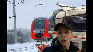 VLOG: АВТОБУС СБИЛА ЛАСТОЧКА | ЧП ПО ДОРОГЕ НА ГОРНОЛЫЖНЫЙ КУРОРТ | В АВТОБУС ВРЕЗАЛАСЬ ЭЛЕКТРИЧКА