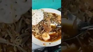 Edisi #streetfood “lontong balap”. Seporsi 13k #eat #food #shorts #shortsfeed #shortsviral #jajanan