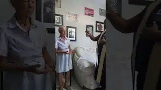 Minha mãe 88 anos recebendo a Hóstia em casa.