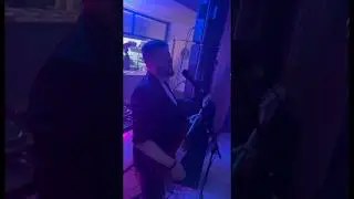 Снова эта песня! И снова все танцуют 🤟 Классика #кавер #music #live #лепс #рюмкаводки