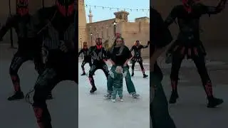 БРАТ И СЕСТРА ЗАЖИГАЮТ ТАНЦПОЛ ВМЕСТЕ С ХИЩНИКАМИ🤣 
