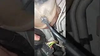 Замена лампы ближнего света на Пежо 207, PEUGEOT. Replacing the low beam bulb on the Peugeot 207