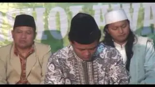 Habib Umar Muthohar dalam Pengajian Akbar dalam Tarbiyah Bersholawat #3 UIN Walisongo Semarang