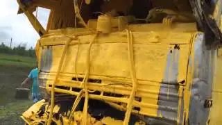 Камаз врезался в грузовик с краской.