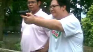Shooting a Walther P22 for the first time... With the shell hitting my left ear.. argh.... Fail!!!