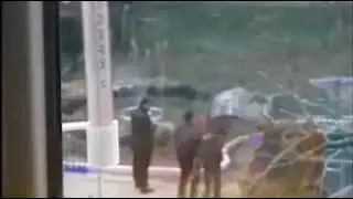 Депутат  Ионин стреляет из автомата.