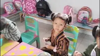 raesha dan teman teman bikin  es buah