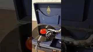 Патефон Город - Молотов -  Патефонный Завод . Поперечный. 1937 год