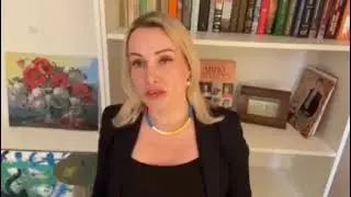 ТА САМАЯ ДЕВУШКА С ПЕРВОГО КАНАЛА С ПЛАКАТОМ
