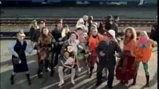 Меня поезд уносил