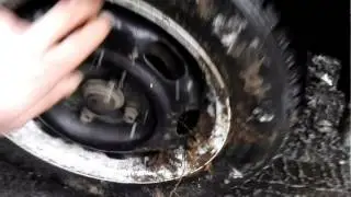 Строитель Разулся =)) Колесо уехало на шинамонтаж =)))