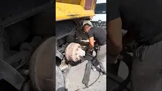 How to change the tire with the hand device