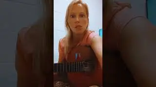 Нащупала ещё 2 аккорда.Скоро начну песни сочинять!