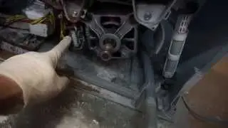 How to remove the Electrolux / Zanussi washing machine engine. Video №32