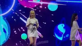[LOONA in Mexico] Jinsoul bailando con los peluches de Dr. Simi