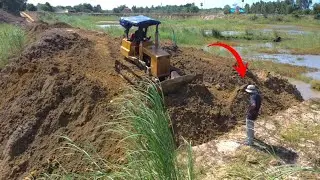 Wow Fantastic Dozer KOMATSU Repairing Road Dam With Dump Trucks 