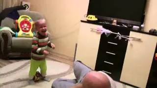 Funny kids video малыш смеется 2