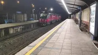 Euskotren kargo TD 2000 BB con plataformas en Ariz